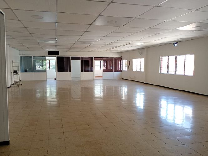 Bodega en arriendo en Los Naranjos, Itagüí, 200 m² · foto 2 de 14