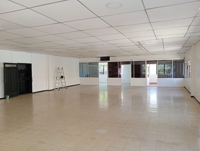 Bodega en arriendo en Los Naranjos, Itagüí, 200 m² · foto 3 de 14