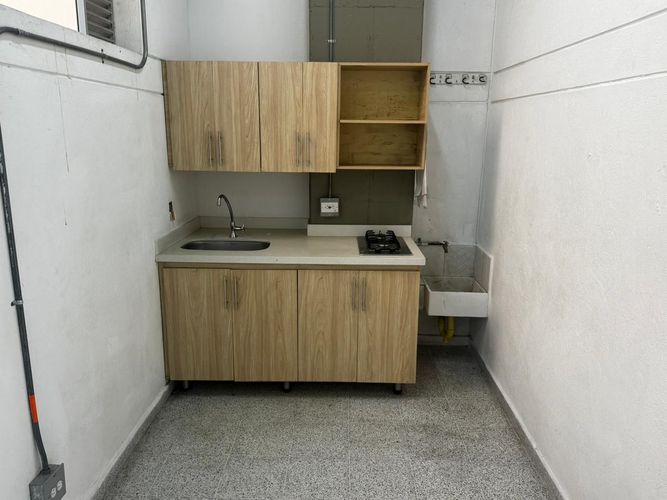 Bodega en arriendo en Belén San Bernardo, Medellín, 200 m² · foto 8 de 12