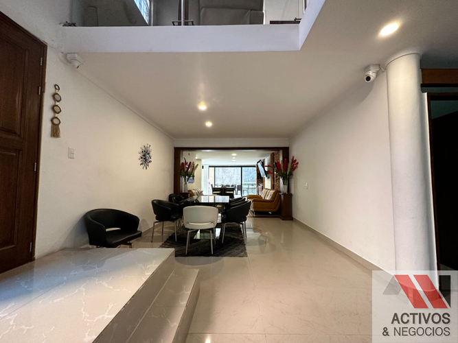 Casa de 5 alcobas en venta en Altos Del Poblado, Medellín, 425 m² · foto 3 de 24