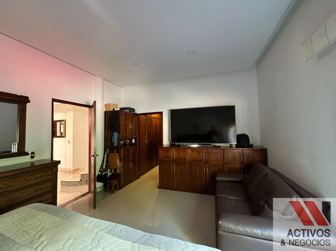 Casa de 5 alcobas en venta en Altos Del Poblado, Medellín, 425 m² · foto 17 de 24