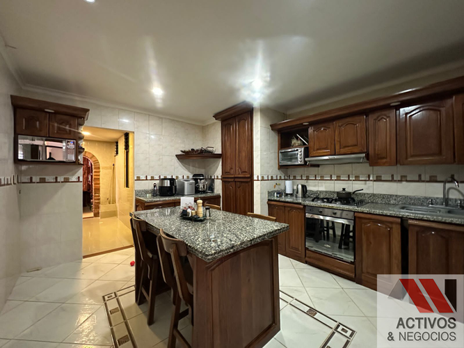 Casa de 5 alcobas en venta en Altos Del Poblado, Medellín, 425 m² · foto 22 de 24