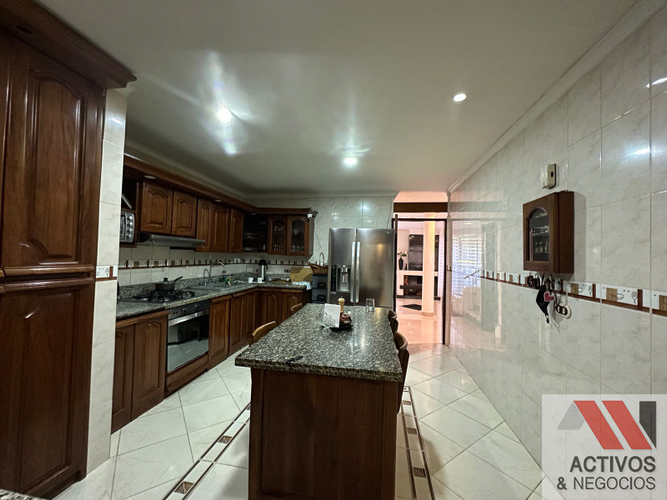 Casa de 5 alcobas en venta en Altos Del Poblado, Medellín, 425 m² · foto 23 de 24