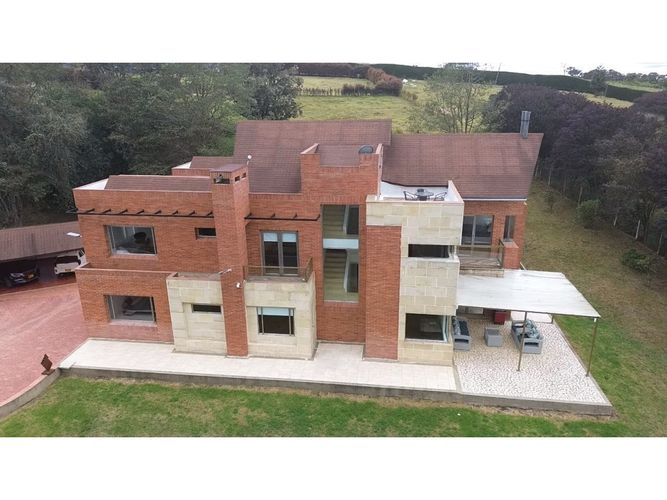 Casa de 8 alcobas en venta en El Chico, Sopó, 555 m² · foto 2 de 24
