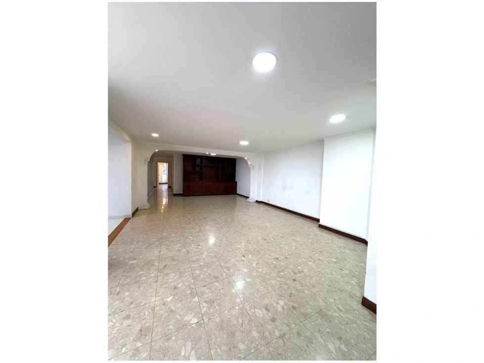 Apartamento en venta en El Poblado, Medellín 4