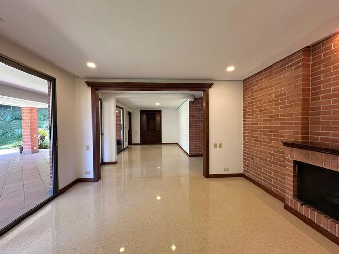 Casa de 4 alcobas en arriendo en El Poblado, Medellín, 293 m² · foto 4 de 20