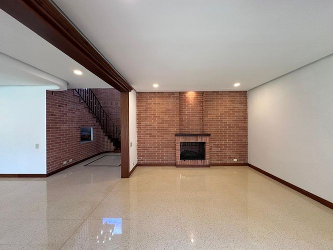 Casa de 4 alcobas en arriendo en El Poblado, Medellín, 293 m² · foto 3 de 20
