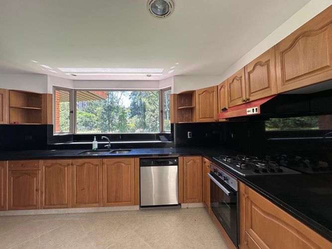 Casa de 4 alcobas en arriendo en El Poblado, Medellín, 293 m² · foto 6 de 20