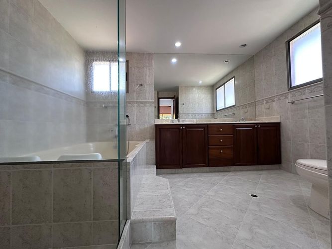 Casa de 4 alcobas en arriendo en El Poblado, Medellín, 293 m² · foto 17 de 20