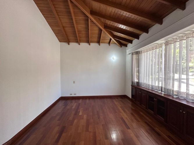 Casa de 4 alcobas en arriendo en El Poblado, Medellín, 293 m² · foto 8 de 20
