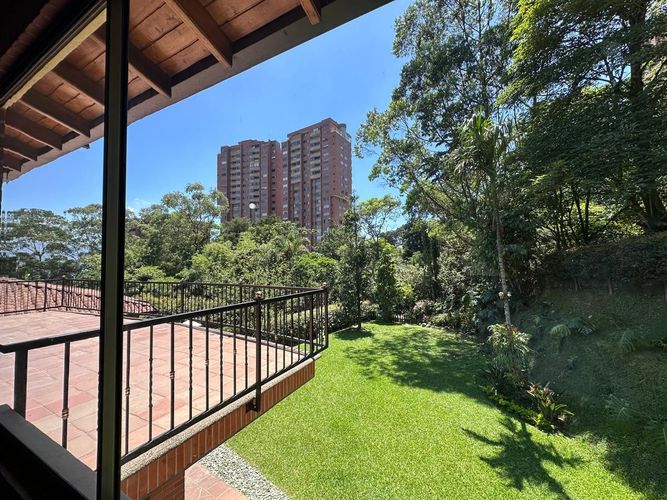 Casa de 4 alcobas en arriendo en El Poblado, Medellín, 293 m² · foto 19 de 20