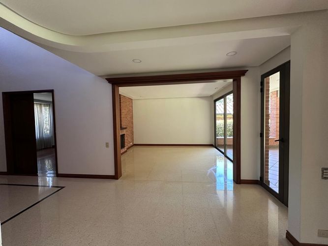 Casa de 4 alcobas en arriendo en El Poblado, Medellín, 293 m² · foto 12 de 20