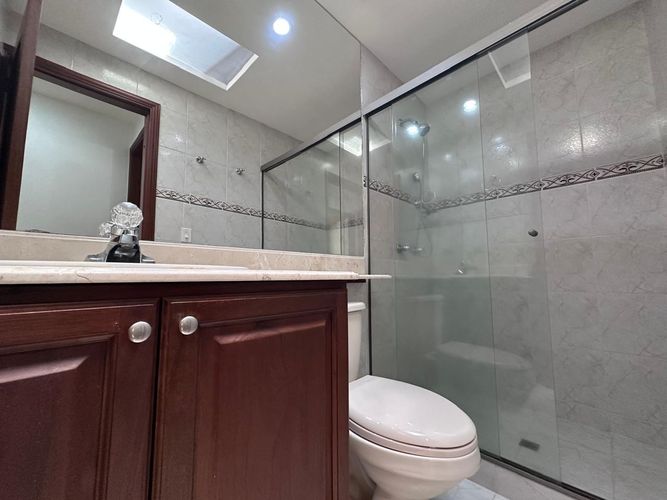 Casa de 4 alcobas en arriendo en El Poblado, Medellín, 293 m² · foto 16 de 20