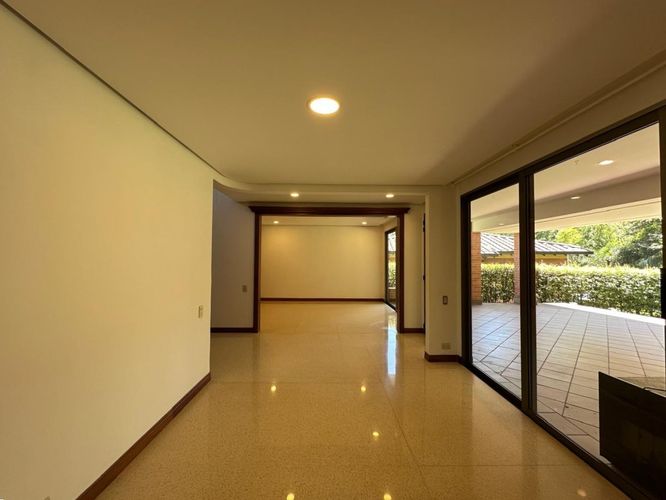 Casa de 4 alcobas en arriendo en El Poblado, Medellín, 293 m² · foto 14 de 20