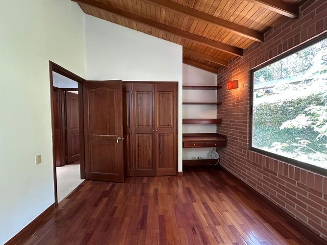 Casa de 4 alcobas en arriendo en El Poblado, Medellín, 293 m² · foto 10 de 20