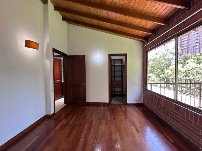Casa de 4 alcobas en arriendo en El Poblado, Medellín, 293 m² · foto 11 de 20