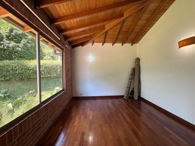 Casa de 4 alcobas en arriendo en El Poblado, Medellín, 293 m² · foto 15 de 20