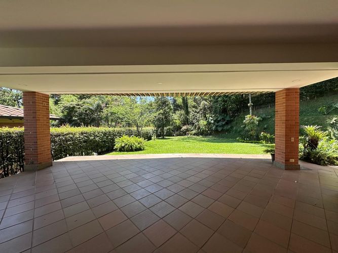 Casa de 4 alcobas en arriendo en El Poblado, Medellín, 293 m² · foto 18 de 20