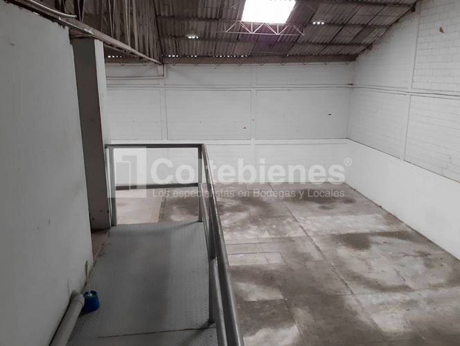 Bodega en arriendo en La Aguacatala, Medellín, 1430 m² · foto 8 de 13