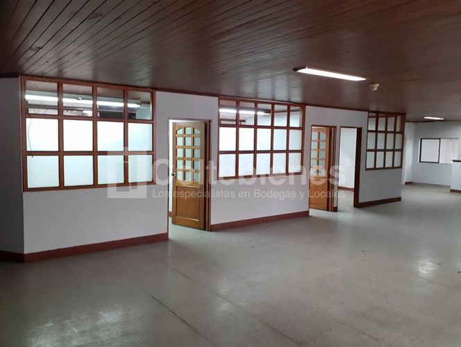 Bodega en arriendo en La Aguacatala, Medellín, 1430 m² · foto 10 de 13