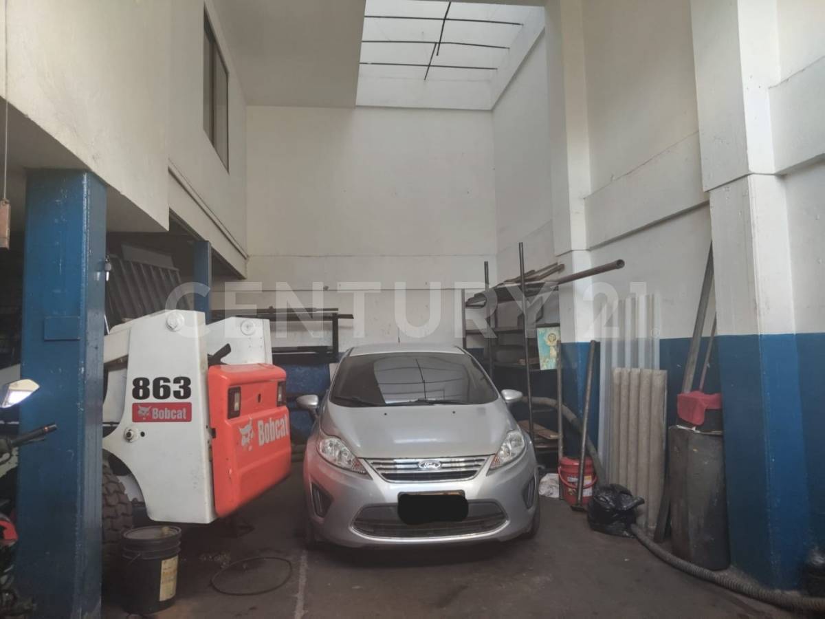 Casa en venta en San Fernando Occidental, Bogotá · foto 2 de 19