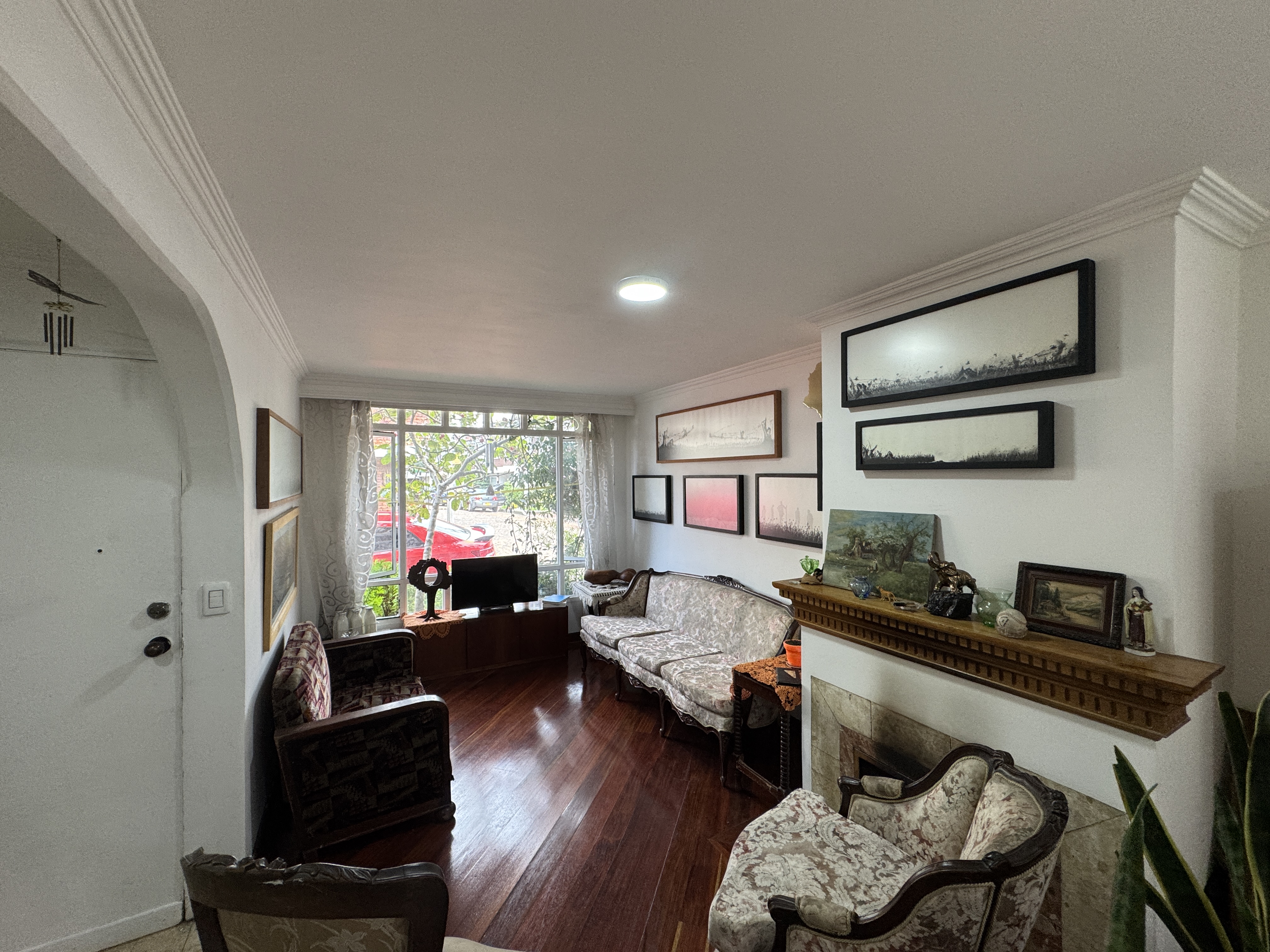 Casa en venta en Barrios Unidos, Bogotá · foto 2 de 9