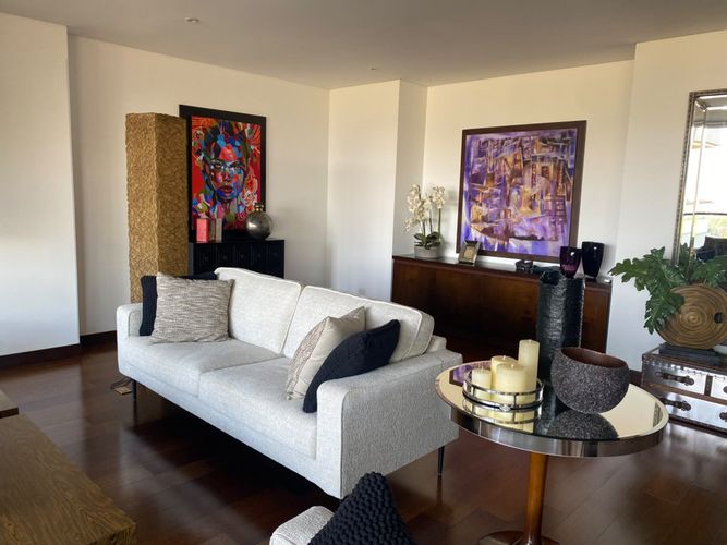 Apartamento de 3 alcobas en venta en Cerros De Suba, Bogotá, 220 m² · foto 2 de 24