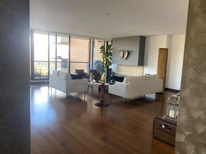 Apartamento de 3 alcobas en venta en Cerros De Suba, Bogotá, 220 m² · foto 6 de 24
