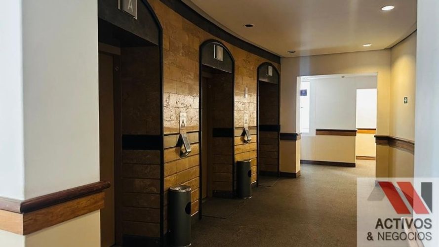 Oficina en arriendo en La Aguacatala, Medellín, 76 m² · foto 2 de 10