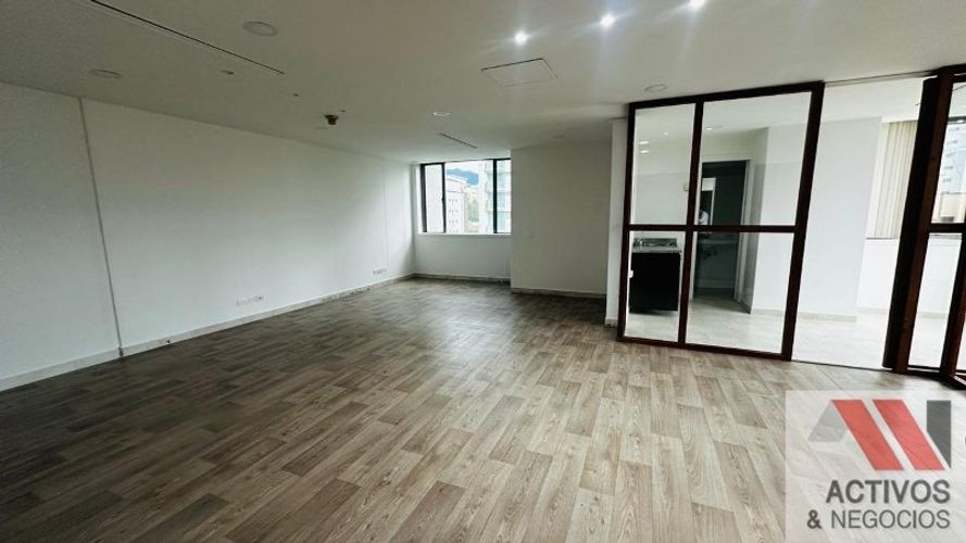 Oficina en arriendo en La Aguacatala, Medellín, 76 m² · foto 3 de 10