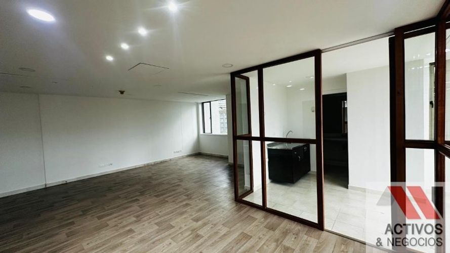 Oficina en arriendo en La Aguacatala, Medellín, 76 m² · foto 5 de 10
