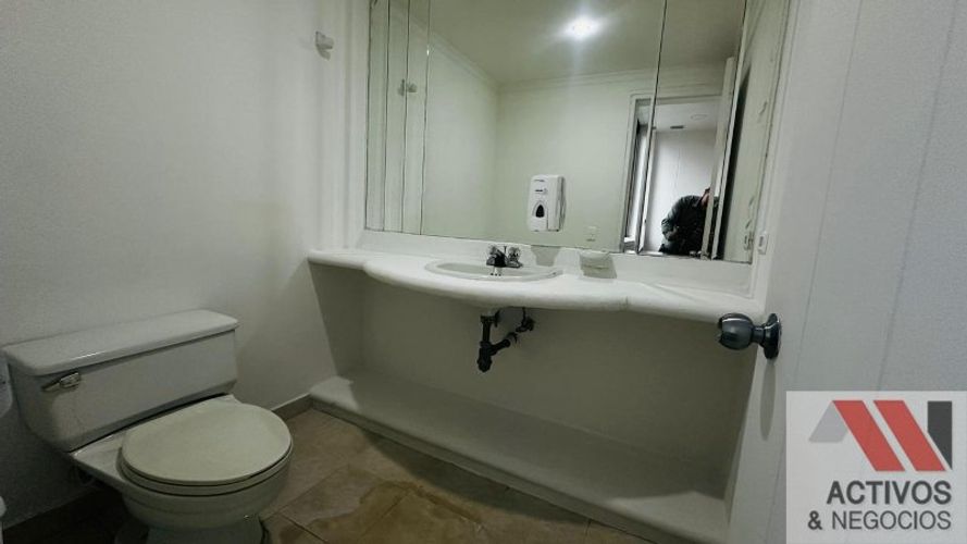 Oficina en arriendo en La Aguacatala, Medellín, 76 m² · foto 8 de 10