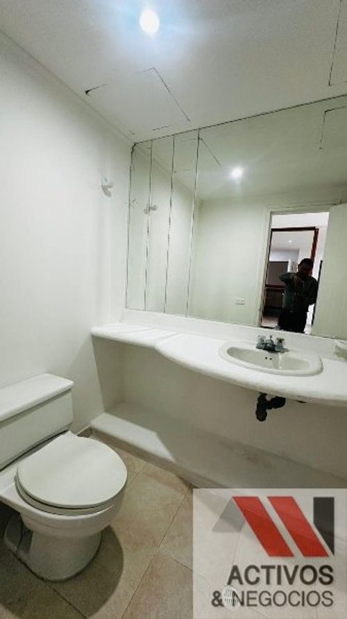 Oficina en arriendo en La Aguacatala, Medellín, 76 m² · foto 9 de 10