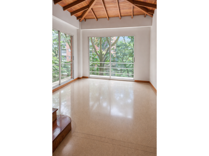 Casa de 4 alcobas en venta en Loma Del Esmeraldal, Envigado, 270 m² · foto 3 de 14