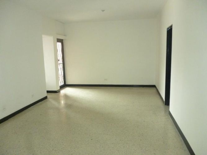 Local en arriendo en Pance, Cali, 33 m² · foto 2 de 14