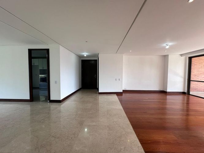 Apartamento de 3 alcobas en arriendo en El Poblado, Medellín, 236 m² · foto 8 de 19