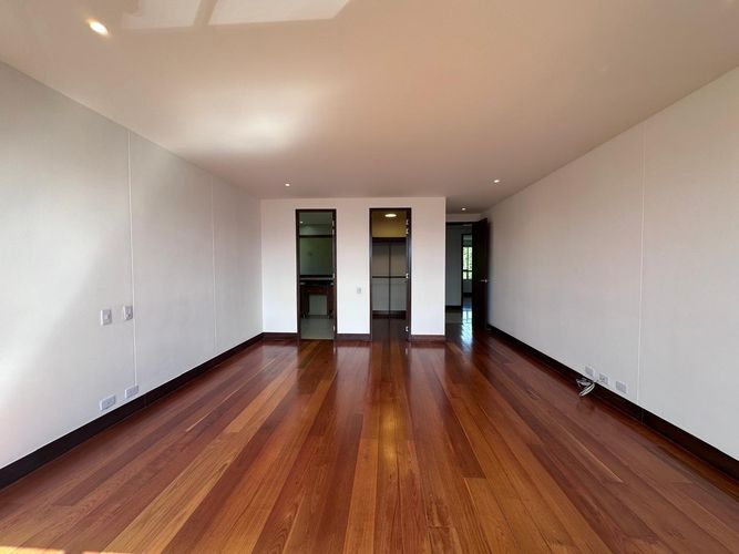 Apartamento de 3 alcobas en arriendo en El Poblado, Medellín, 236 m² · foto 9 de 19