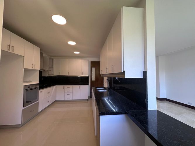 Apartamento de 3 alcobas en arriendo en El Poblado, Medellín, 236 m² · foto 6 de 19