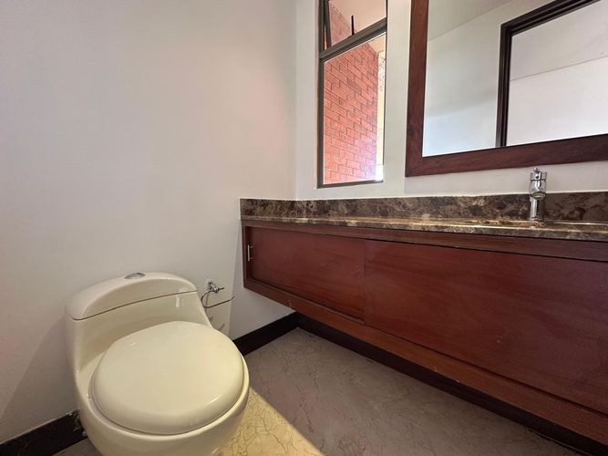 Apartamento de 3 alcobas en arriendo en El Poblado, Medellín, 236 m² · foto 15 de 19