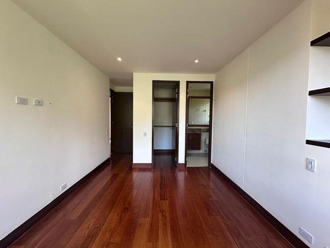 Apartamento de 3 alcobas en arriendo en El Poblado, Medellín, 236 m² · foto 10 de 19