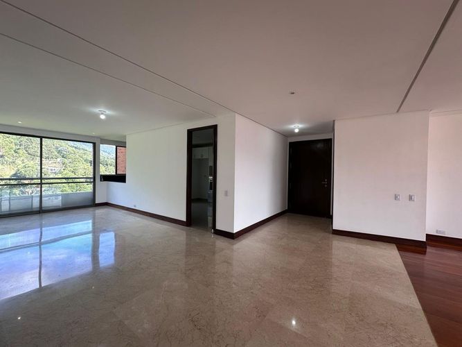 Apartamento de 3 alcobas en arriendo en El Poblado, Medellín, 236 m² · foto 4 de 19