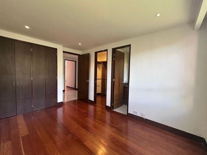 Apartamento de 3 alcobas en arriendo en El Poblado, Medellín, 236 m² · foto 12 de 19