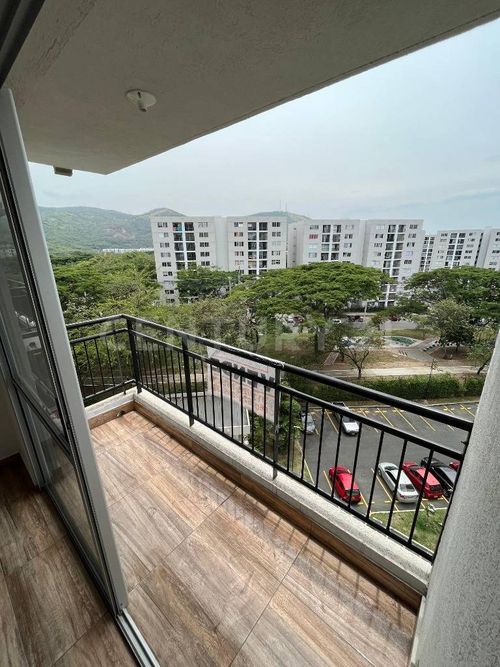 Apartamento de 2 alcobas en venta en Guabinas, Yumbo, 51 m² · foto 2 de 10