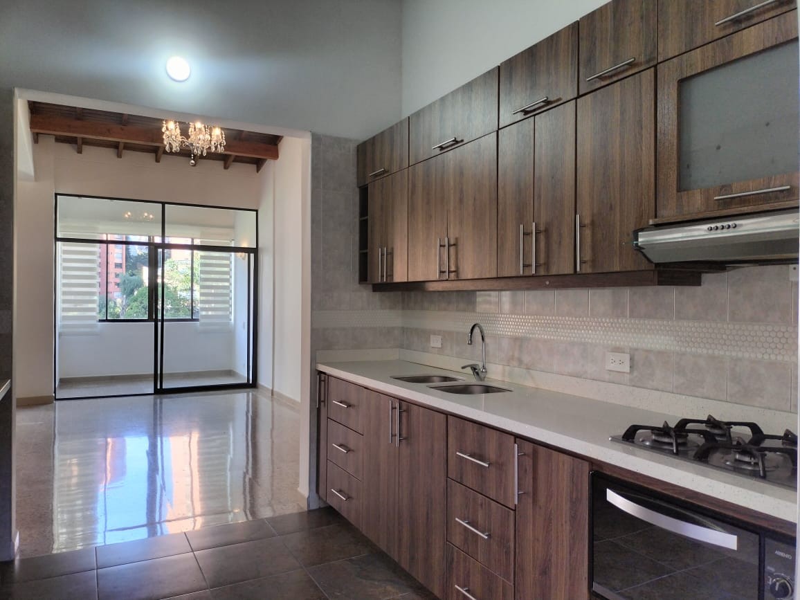 Apartamento en arriendo en El Poblado, Medellín · foto 3 de 19