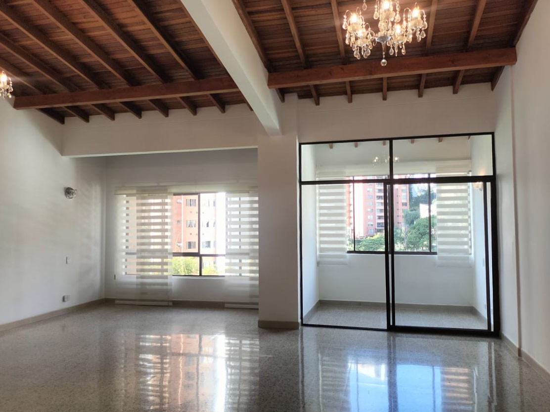Apartamento en arriendo en El Poblado, Medellín · foto 2 de 19