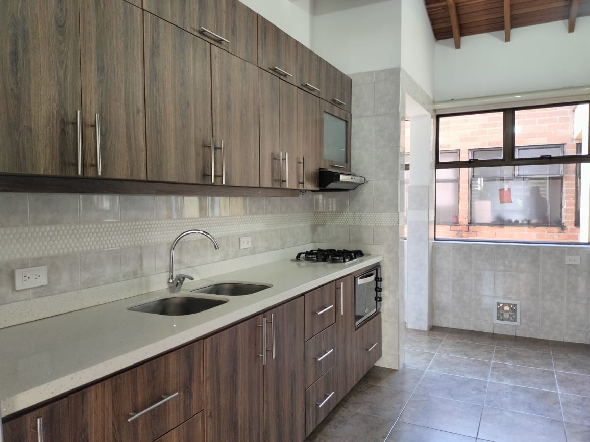 Apartamento en arriendo en El Poblado, Medellín · foto 5 de 19