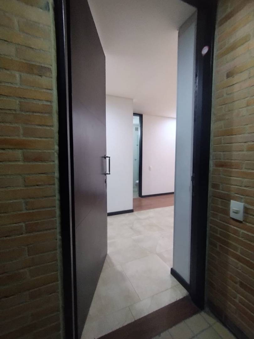Apartamento en venta en Santa Barbara Occidental, Bogotá · foto 5 de 24