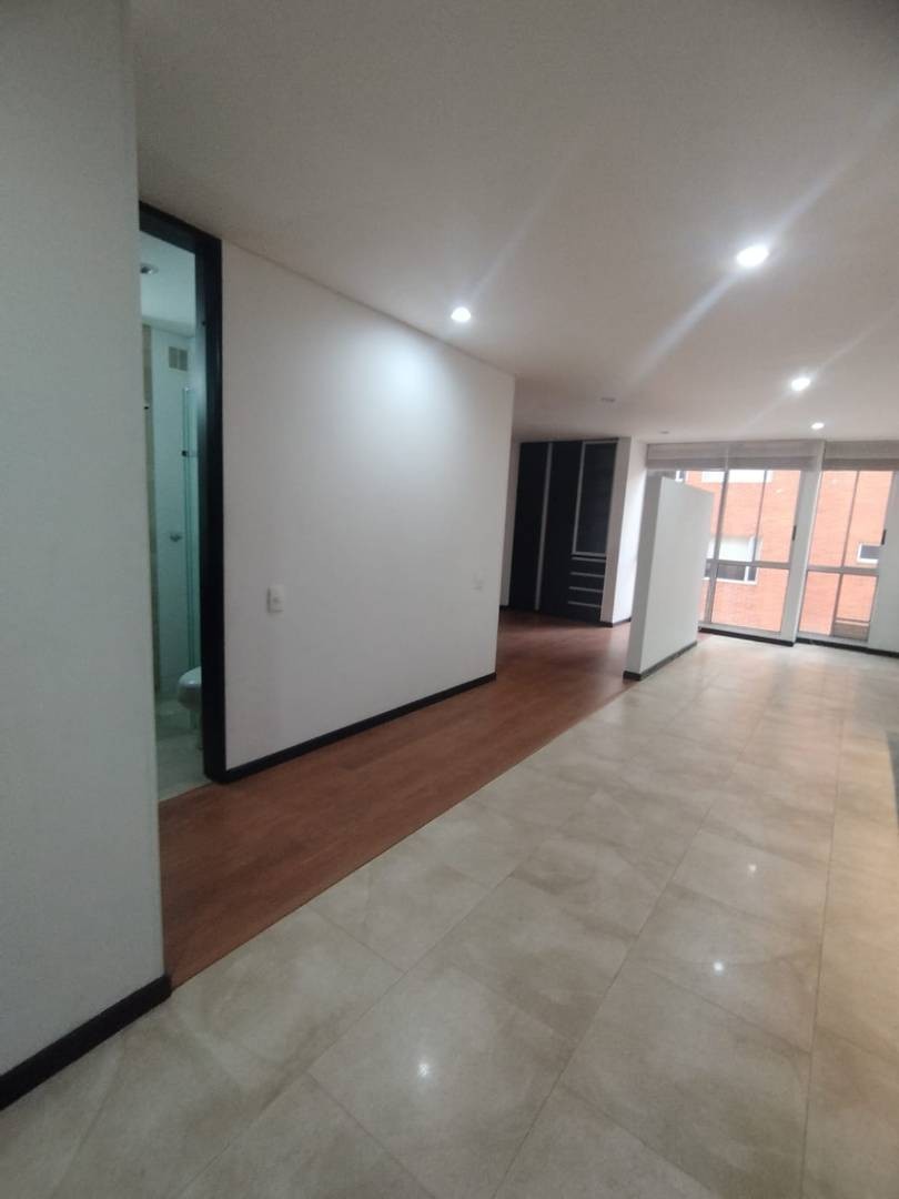 Apartamento en venta en Santa Barbara Occidental, Bogotá · foto 16 de 24