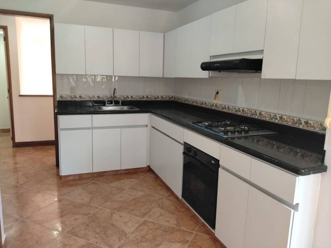 Apartamento de 3 alcobas en arriendo en El Poblado, Medellín, 142 m² · foto 8 de 24
