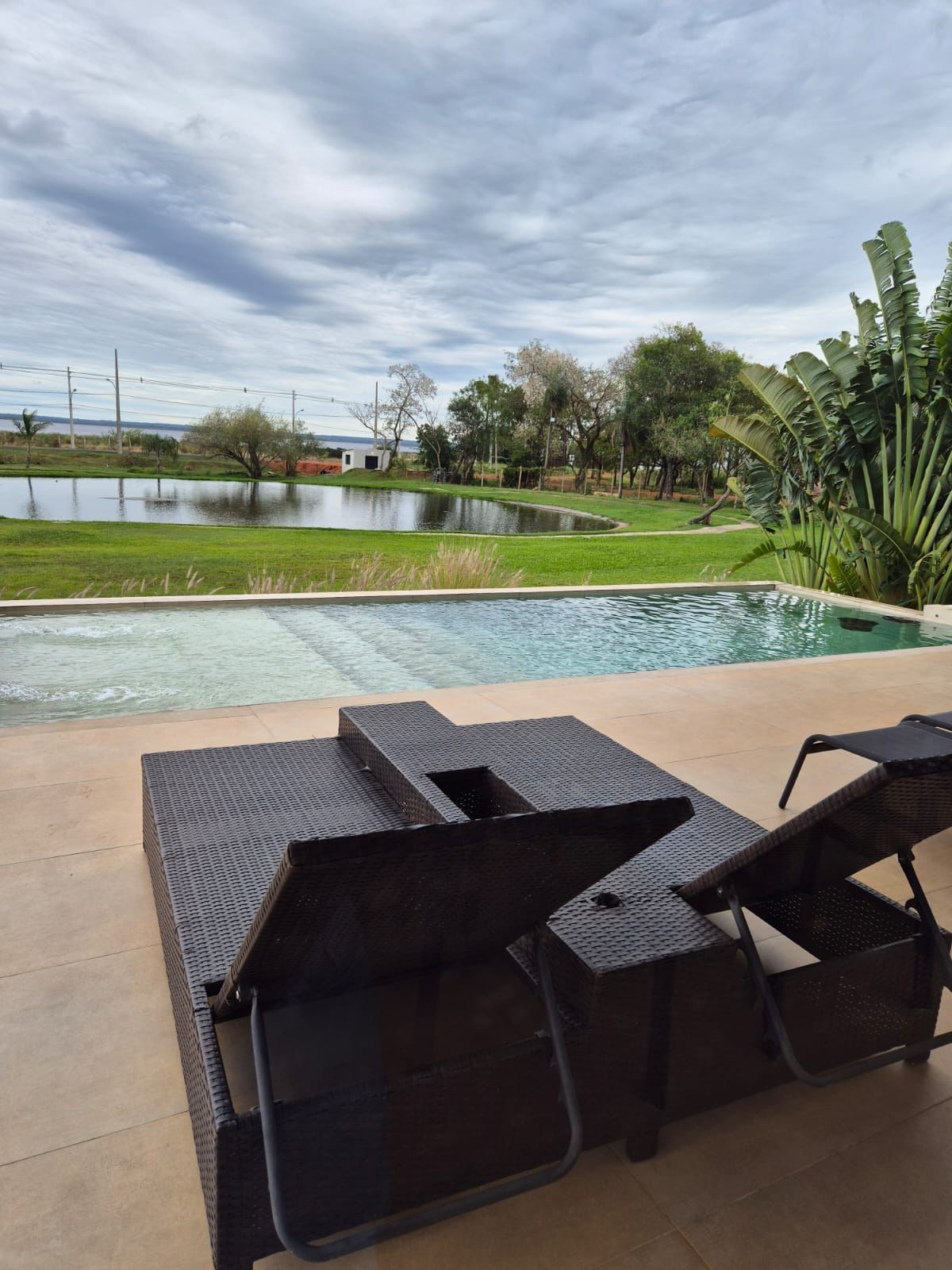 VENDO HERMOSA CASA AMOBLADA EN CONDOMINIO CERRADO SUNSET HILL — foto 2